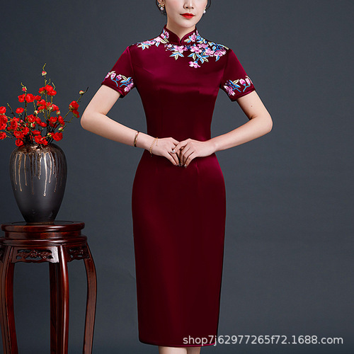 Traditional Chinese Dress Qipao Dresses for Women Embroidered long cheongsam banquet wedding banquet large size cheongsam dress dress season