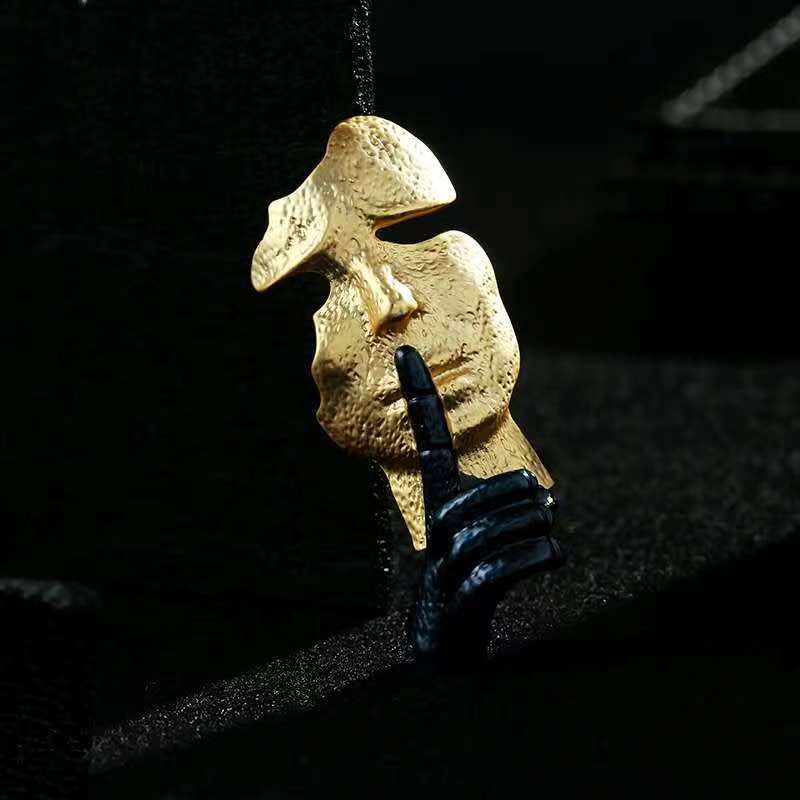 Golden Mask Brooch display picture 3