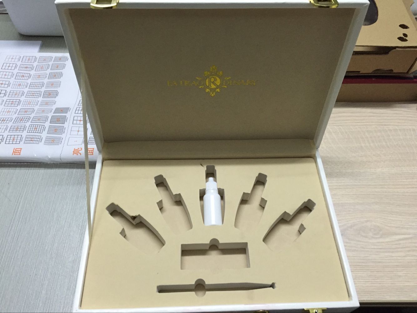 供应EVA化妆品包装成型/硬泡沫表绒包装泡沫