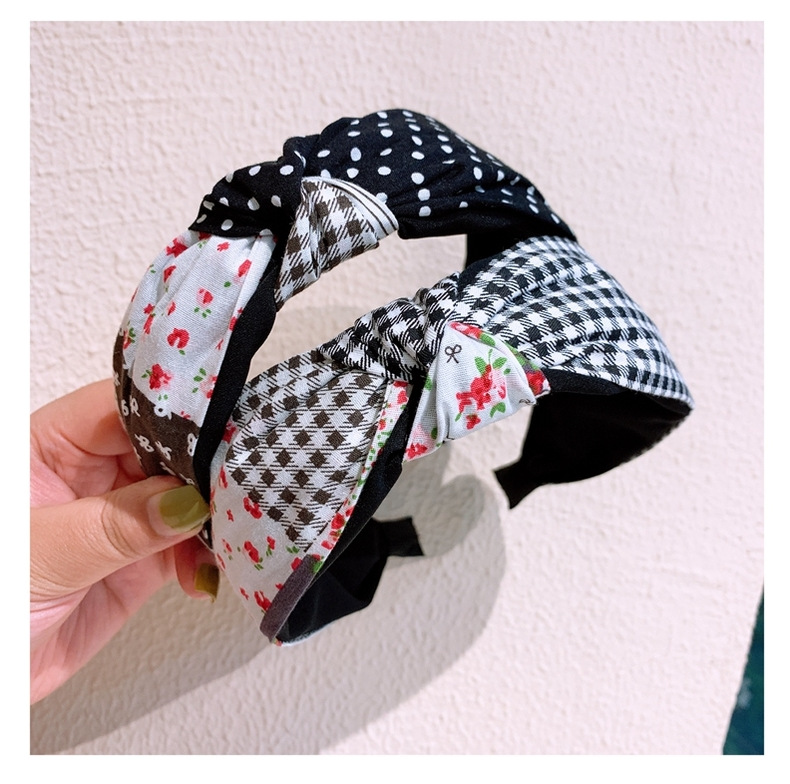 Korea Retro Small Floral Cotton Stitching Middle Twisted Wide-brimmed Headband Ornament Wholesale Nihaojewelry display picture 15