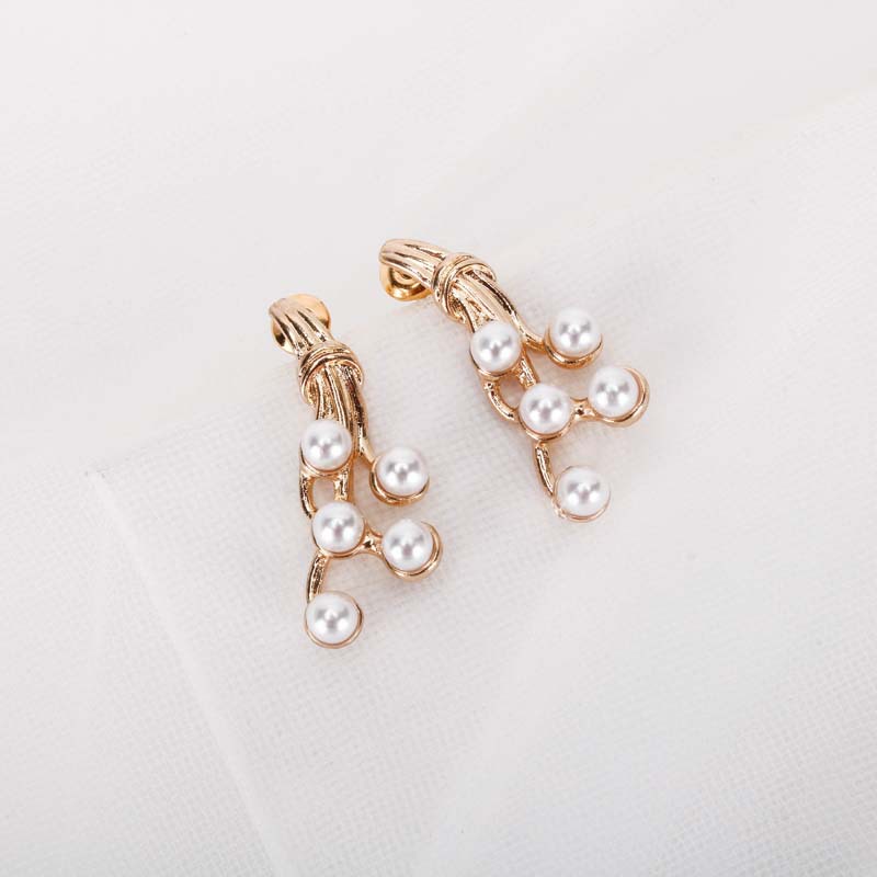 New Popular Golden Pearl Earrings S925 Silver Needle Geometric Irregular Korean Earrings Wholesale Nihaojewelry display picture 1