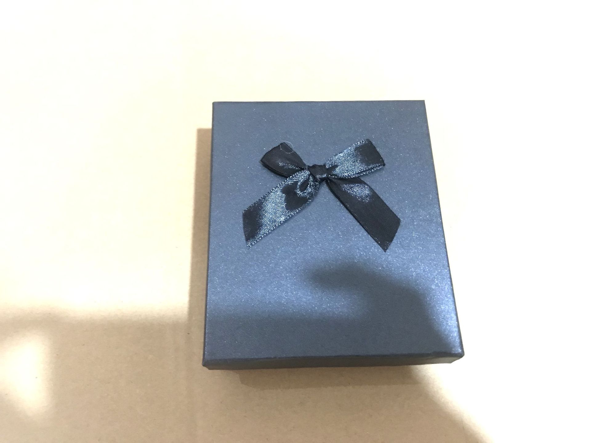 现货礼品包装盒12cm*10cm蝴蝶结包装加厚纸盒|ms