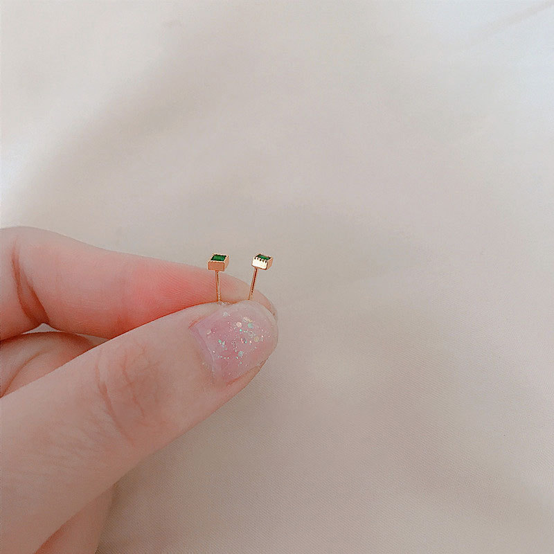 Orecchini da donna giapponesi coreani con smeraldo quadrato, aghi d'argento, mini semplici per studenti maschi e femmine, orecchini di coppia_voghion.com