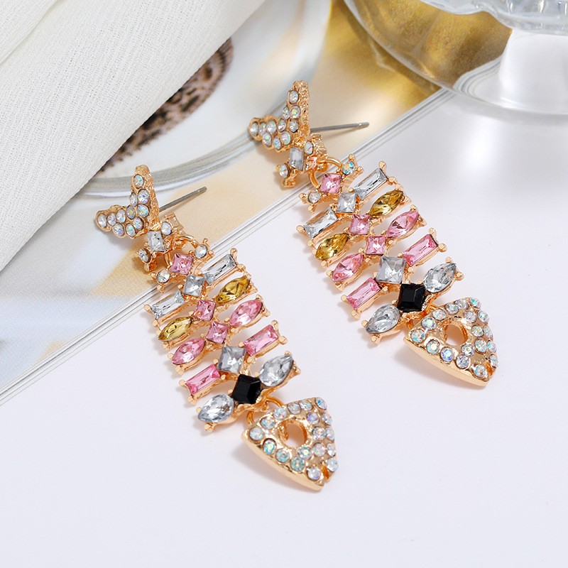 Exaggerated Fishbone Shape Alloy Inlaid Rhinestones Earrings display picture 9