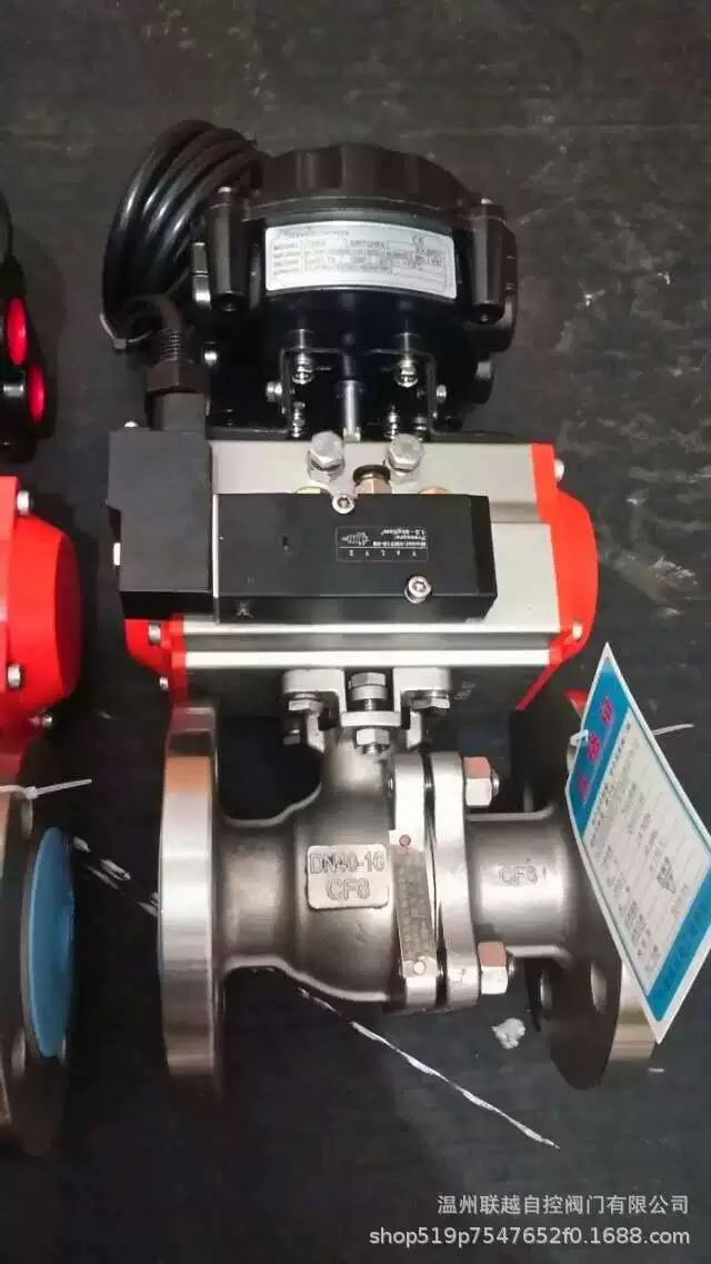 Производители пневматических шаровых кранов поставляют фланцевое соединение шарового крана с мягким уплотнением из нержавеющей стали.