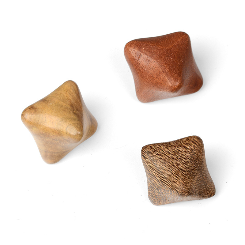 香木六角球尖刺マッサージ球足足足底ツボマッサージ器手のひら刺球赤木手游星手部