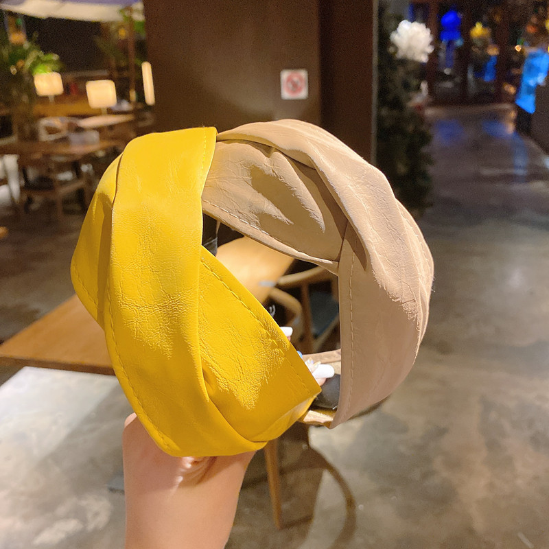 140g Weight Headwear Classification Festival Occasion Pu Leather Material Geometric Pattern Women'S Gender Khaki, Beige, Pink, Green, Blue, Wine Red, Yellow, Black Color Simple Style Wide-brimmed Cross Solid Color Leather Headband Wholesale 无