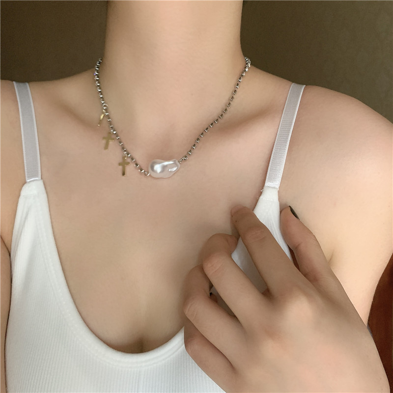 Collar De Aleación Simple Con Cruz De Diamantes Destellantes De Perlas Barrocas Para Mujer display picture 8