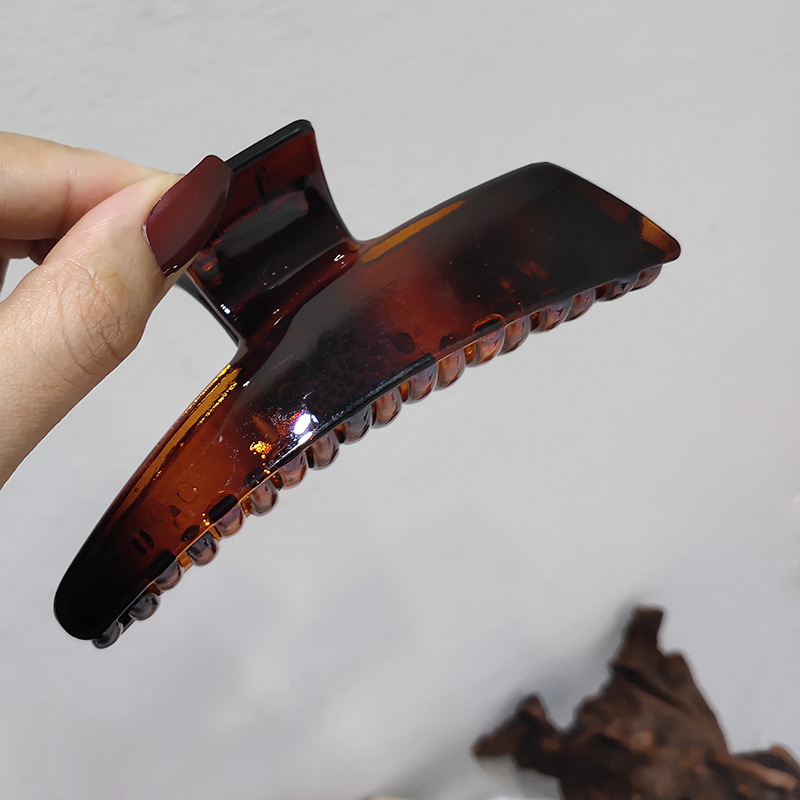 Retro Brown Transparent Grasping Clip display picture 6