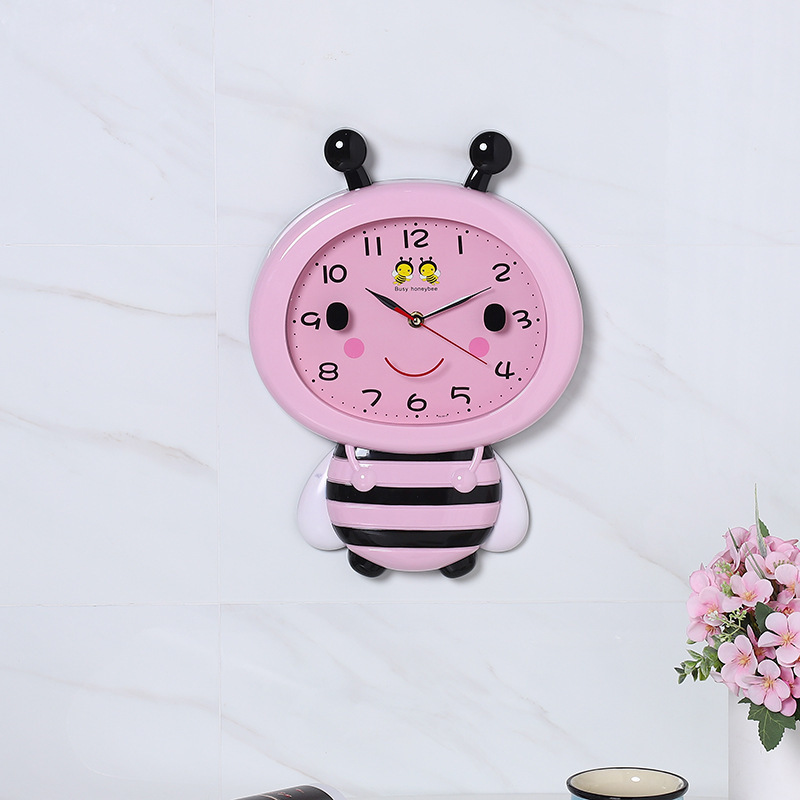 新商品かわいい漫画子供部屋ミュート時計クリエイティブ寝室リビングルームファッション掛け時計小さな蜂a15511