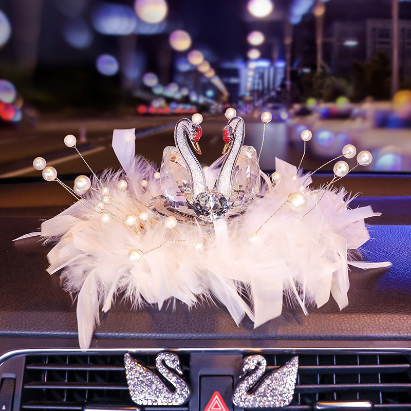 빨간 머리 화이트 스완 향수 시트 + 깃털 장식 + 진주 장식