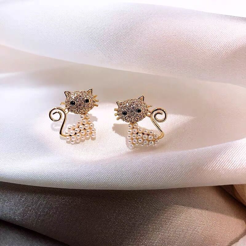 Korean Cat Pearl Earrings Wholesale Nihaojewelry display picture 1
