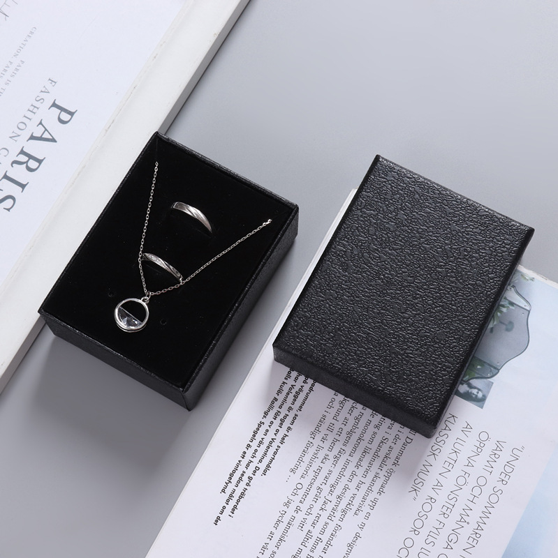 검은 자갈 패턴