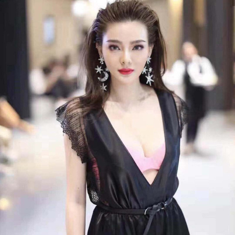 24g Weight Artificial Rhinestones Inlay Material Earrings Classification Alloy Material Star Pattern Women'S Gender Plating Design Fashion Style Silver Color Fashion Inlay Rhinestone Moon Star Shaped Alloy Earrings 无