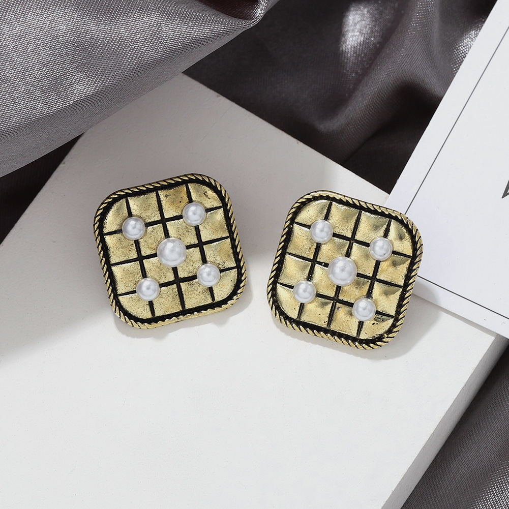 Fashion Retro Square Alloy Inlaid Pearl Earrings Wholesale display picture 10