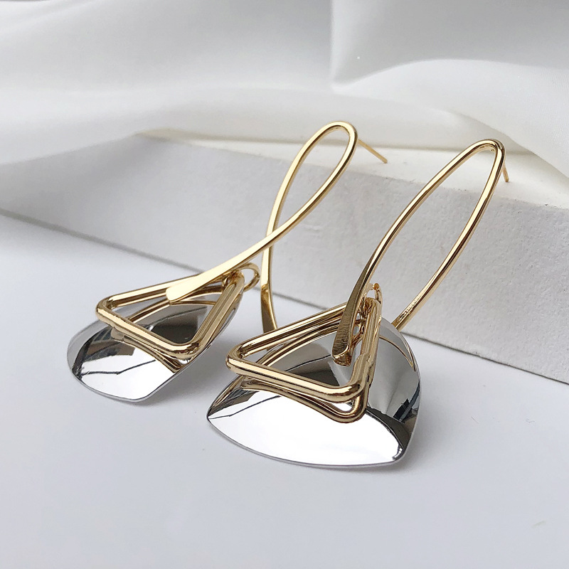 Fashion Triangle Copper Gold Plated Earrings 1 Pair display picture 1