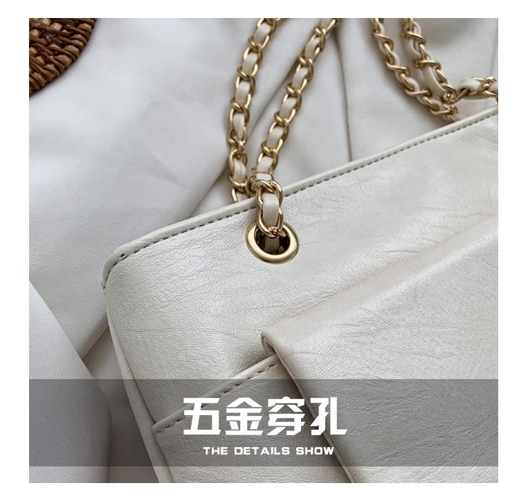 Summer Wild Large-capacity New Fashion Solid Color Chain Lock Single Shoulder Messenger Bag display picture 10