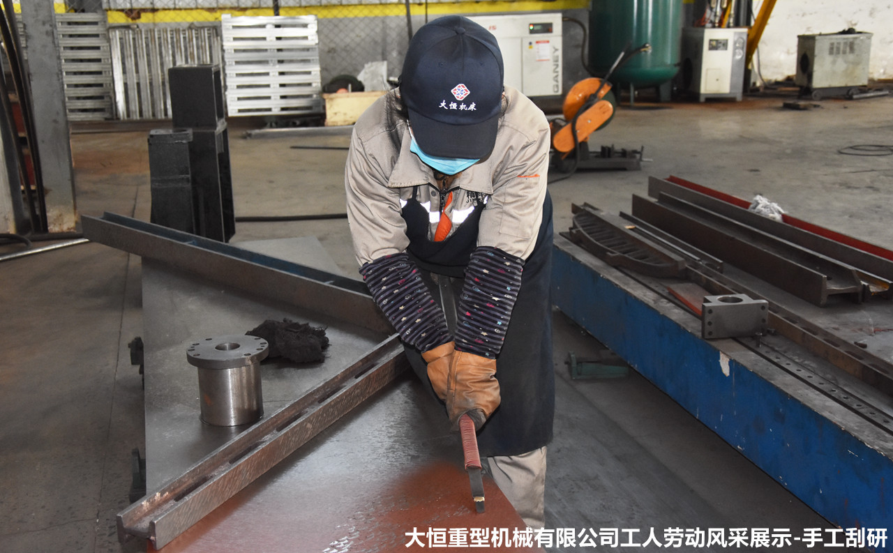 勞動(dòng)風(fēng)采-手動(dòng)刮研工作