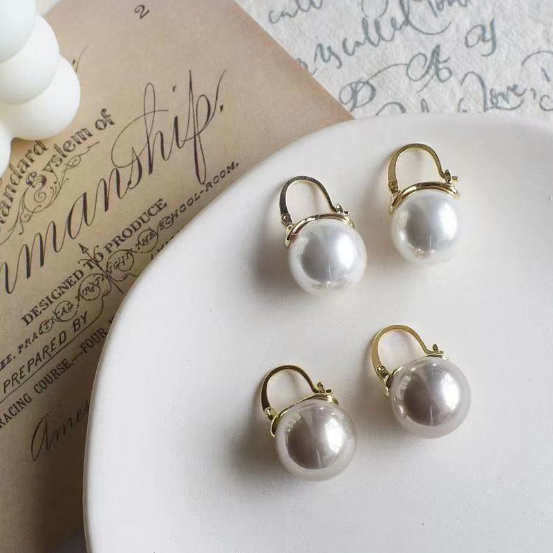 Pearl Exquisite Earrings display picture 17