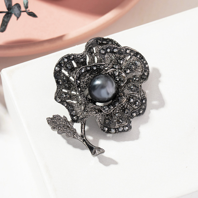 Retro Flower Bow Knot Alloy Plating Inlay Rhinestones Pearl Women's Brooches display picture 4