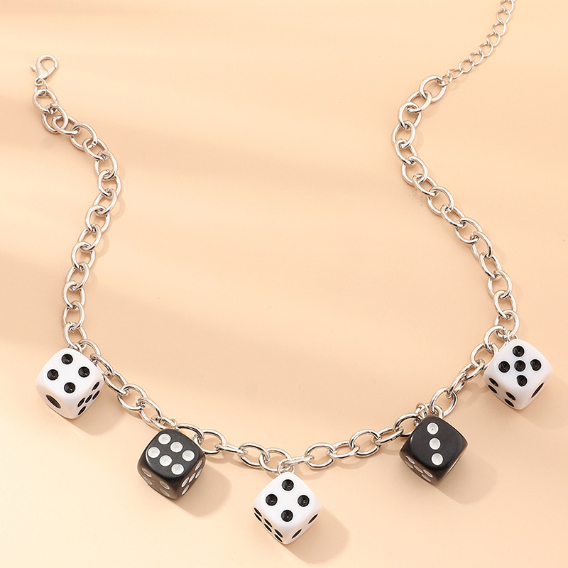 Fashion Jewelry Fun Dice Pendant Trend Dice Necklace Wholesale Nihaojewelry display picture 7