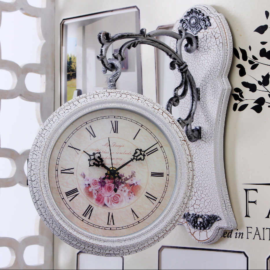 Reloj de pared de doble cara Reloj creativo de estilo europeo Reloj de silencio de la sala de estar Reloj de pared simple moderno personalizado de dos lados al por mayor