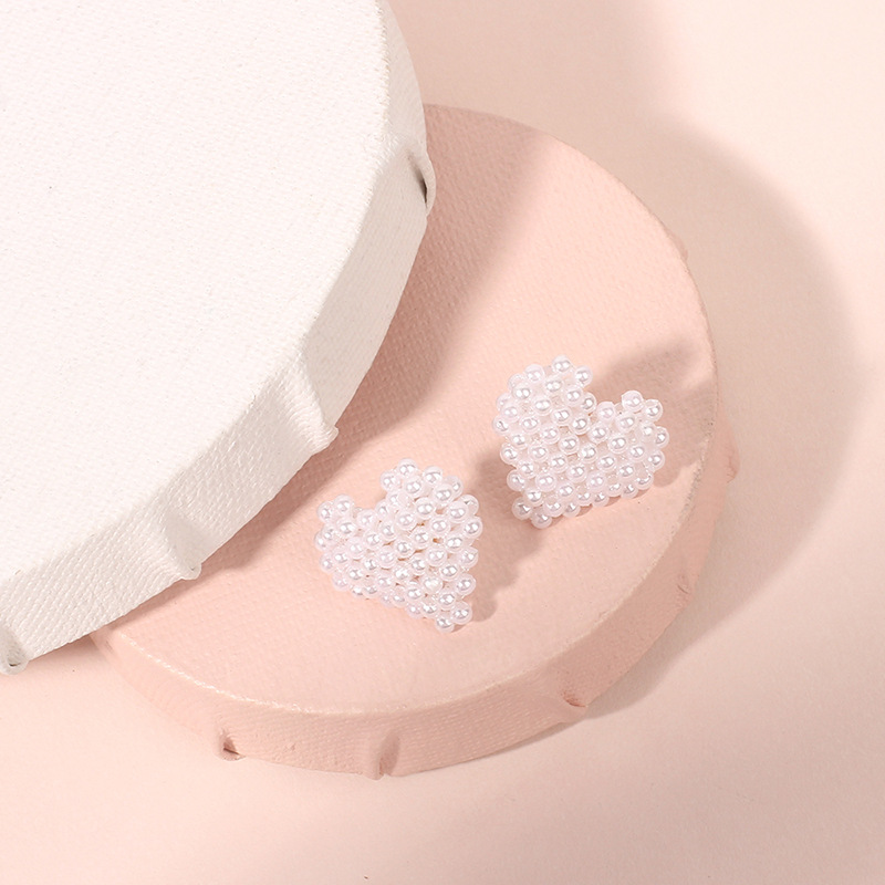 3g Weight Earrings Classification Housewarming, Anniversary, Business, Wedding, Travel, Birthday, Festival Occasion Women'S Gender Gold Color Korea Love-shaped Retro Pearl Niche Fashion Simple Earrings For Women Nihaojewelry 3