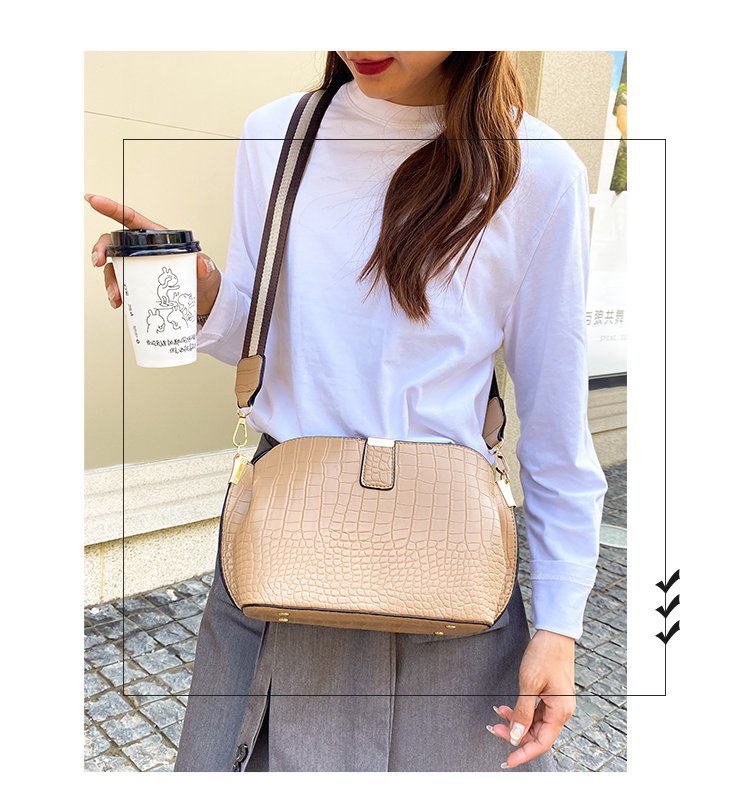 All-match Women's Messenger Bucket Crocodile Pattern One-shoulder Picture Autumn New Messenger Women's Bag display picture 23