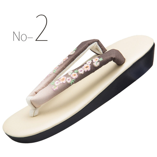 2020 New Product Gradient Embroidered Slip-on with Durable Rubber Sole and Wear-resistant Straw Sandals