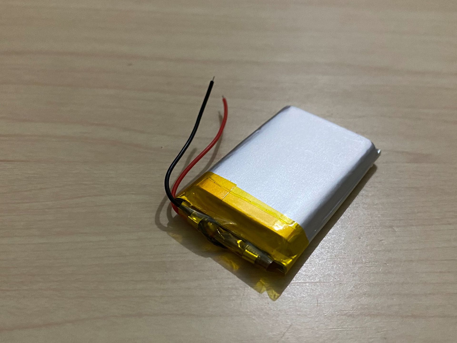 3.7V聚合物电池1100mah 导航GPS MP4 倍轻松眼部按摩仪电池703050