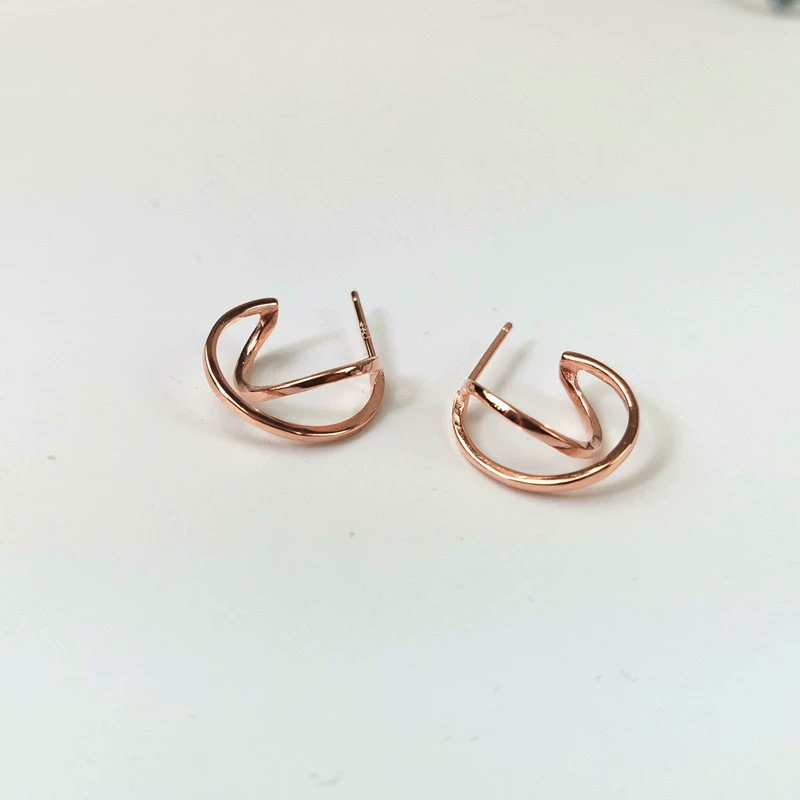 Fashionable small earrings, silver 925 sample, simple and elegant design, wholesale
