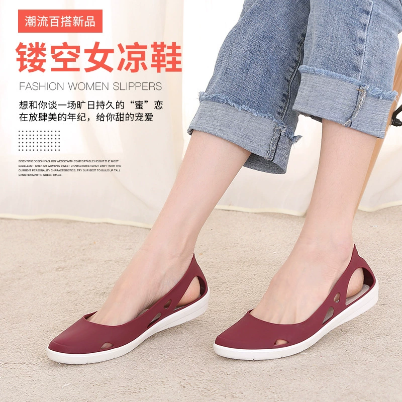 Новые летние женские сандалии с вырезами, удобная Пляжная обувь на низком каблуке, повседневная обувь без шнуровки в Корейском стиле для мам