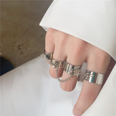 Internet-famous rave-style chain-link ring set, punk-inspired open-ring design&mdash;unisex dark-look rings with a focus on the index finger.