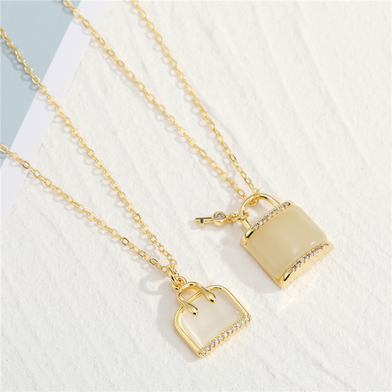 Korea Simple Lock Necklace display picture 1