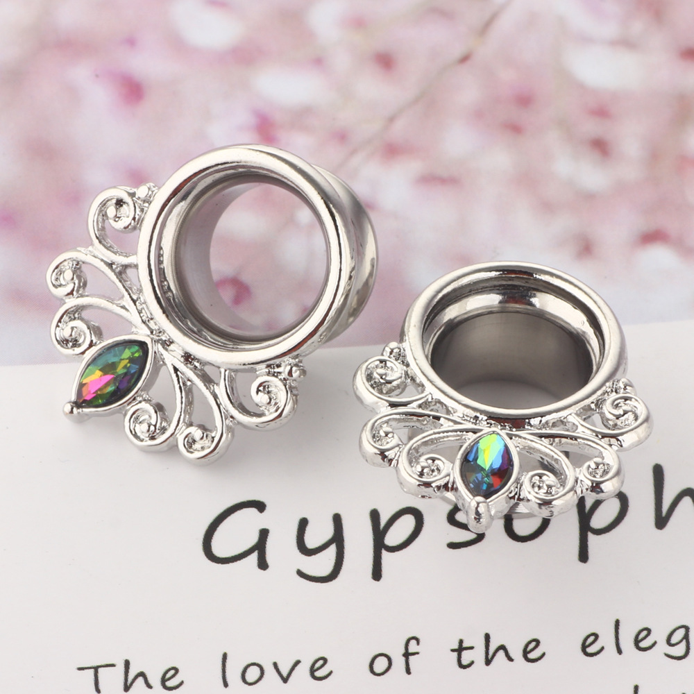 Pointed titanium steel lip stud product view