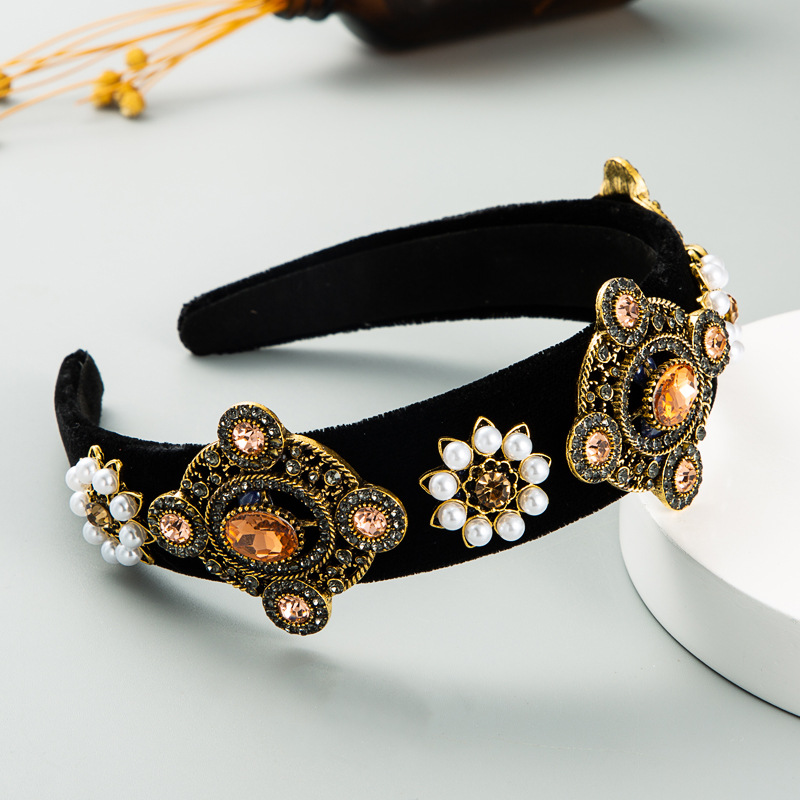 Fashion Baroque Style Black Gold Velvet Rhinestone Headband Retro Wide-brimmed Pearl Headband display picture 6