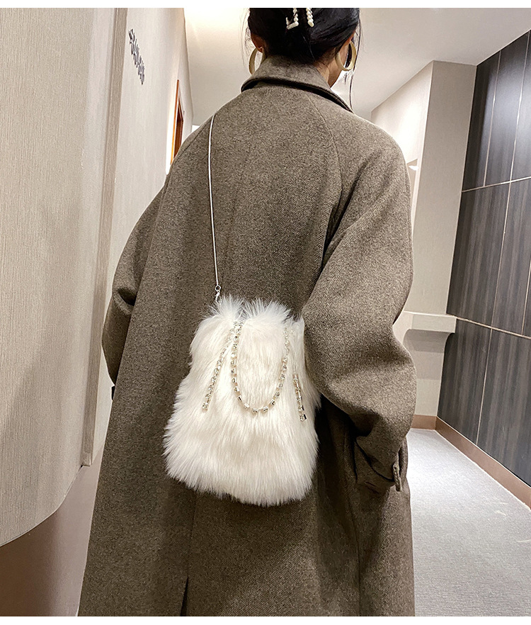 Furry Bag Womens 2021 Spring New Fashion Chain Handbag Shoulder Messenger Bag Plush Bucket Bagpicture2
