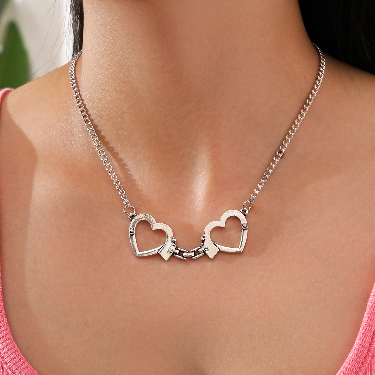 Simple Fashion  Hollow Double-heart Clavicle Chain Heart-shaped Handcuff Couple Necklace display picture 1