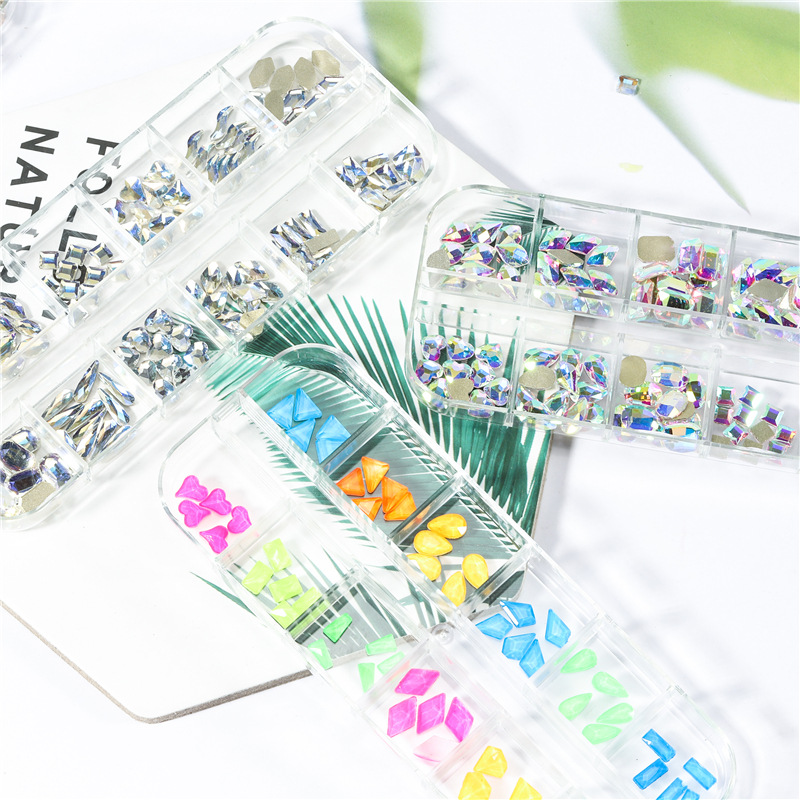 Transfronterizo nuevo Diamante de uñas DIY caja larga de uñas plana de forma especial de diamante color mágico AB Moonlight diamante joyería de uñas