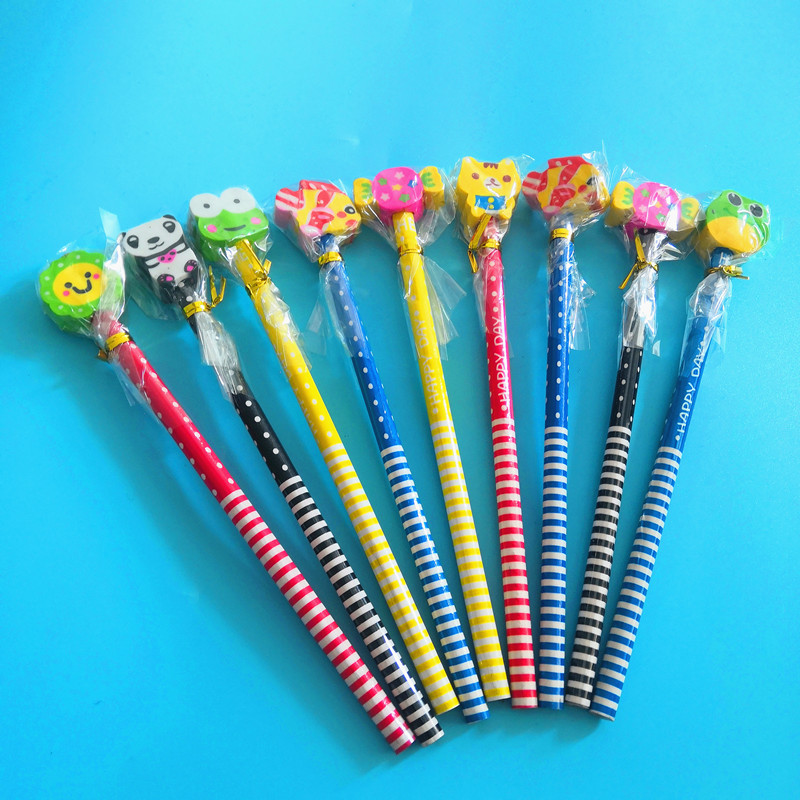 Las pequeñas actividades de microempresas empujan el código de escaneo para enviar regalos debajo de la línea roja en línea, regalos prácticos, pequeños drenadores, artefactos creativos