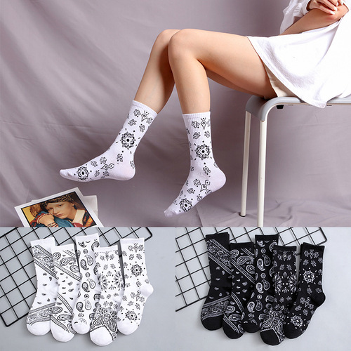 Cross-border e-commerce socks men's mid-tube floral socks trendy brand black and white sports socks trendy mid-top street cotton socks