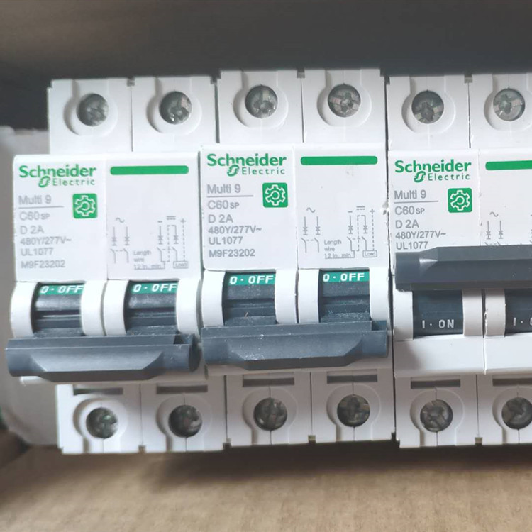 国外采购全新断路器IC65N 2P D32A M9A27108/BGF46020 BGF46025