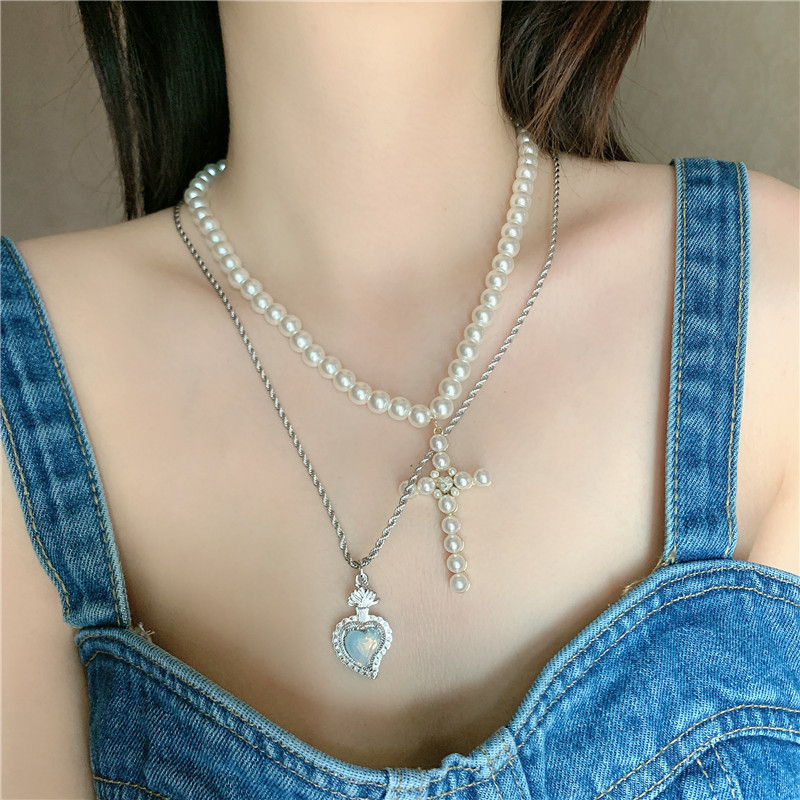 Fashion Hip-hop Style Pearl Diamond Cross Stitching Stacking Retro Clavicle Chain Necklace For Women display picture 1