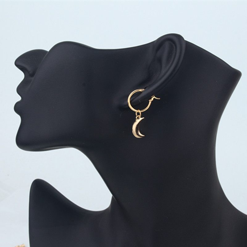 Boucles D&#39;oreilles Mode Simple Et Exquise Petite Lune Boucles D&#39;oreilles Brillant Croissant Pendentif Anneau D&#39;oreille En Gros Nihaojewelry display picture 5