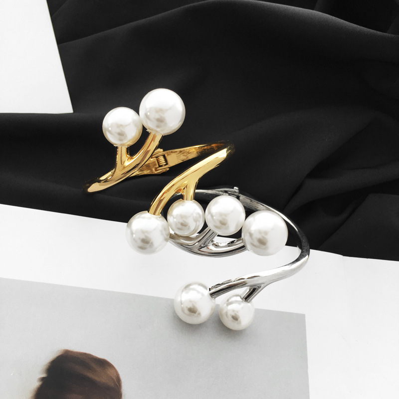 fashion alloy pearl open bracelet