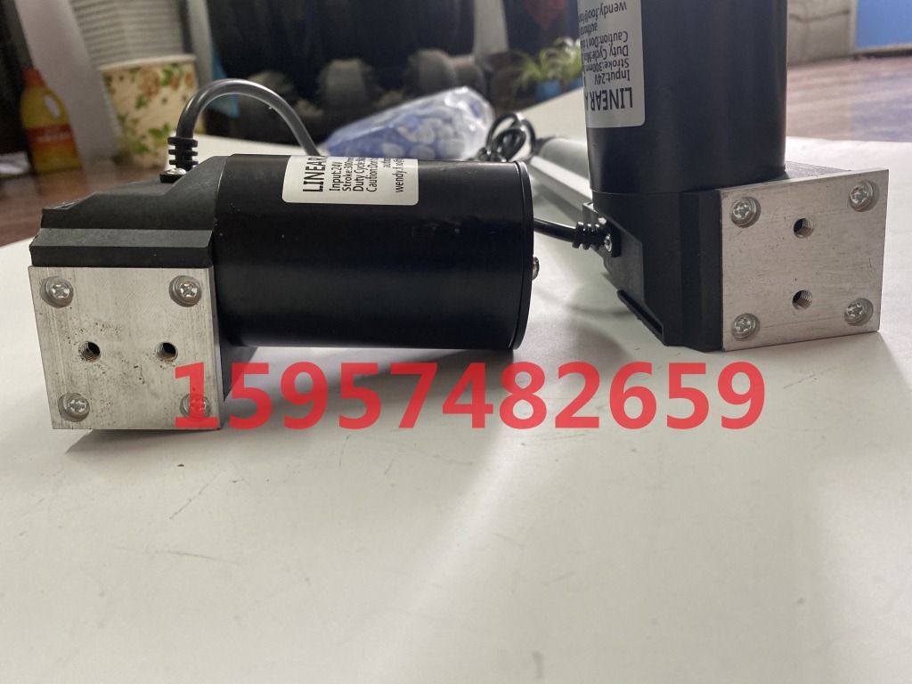 行程300 速度 50mm/s 电压24V 直流电动推杆 螺纹孔连接件