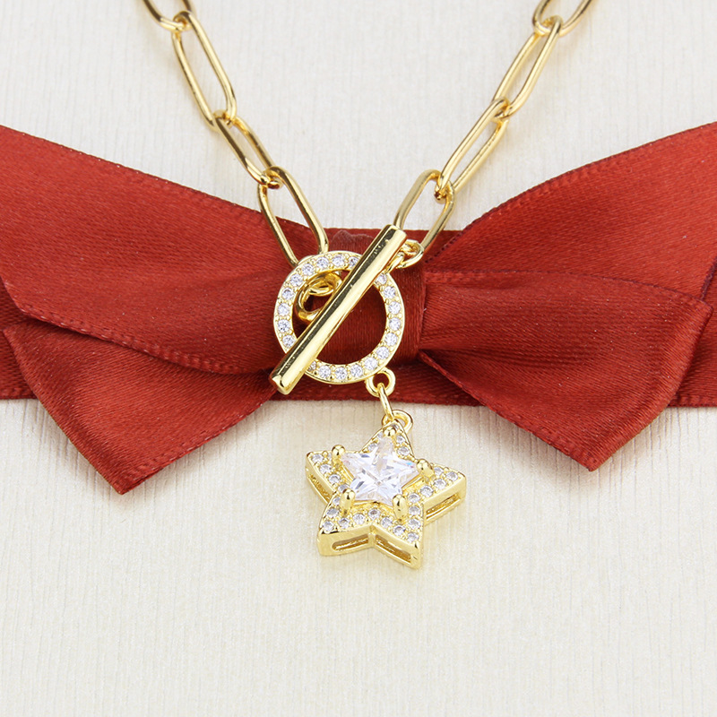 Gold-plated Diamond Five-pointed Star Necklace display picture 2