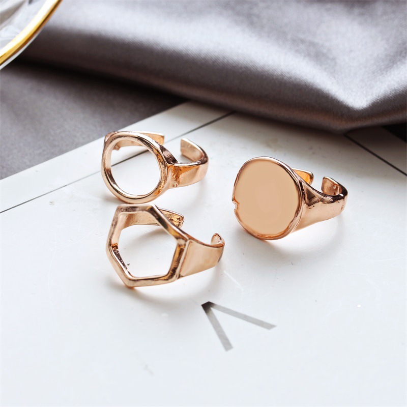 Fashion Rings For Women Korean Hollow Five-pointed Geometric Three-piece Ring display picture 4