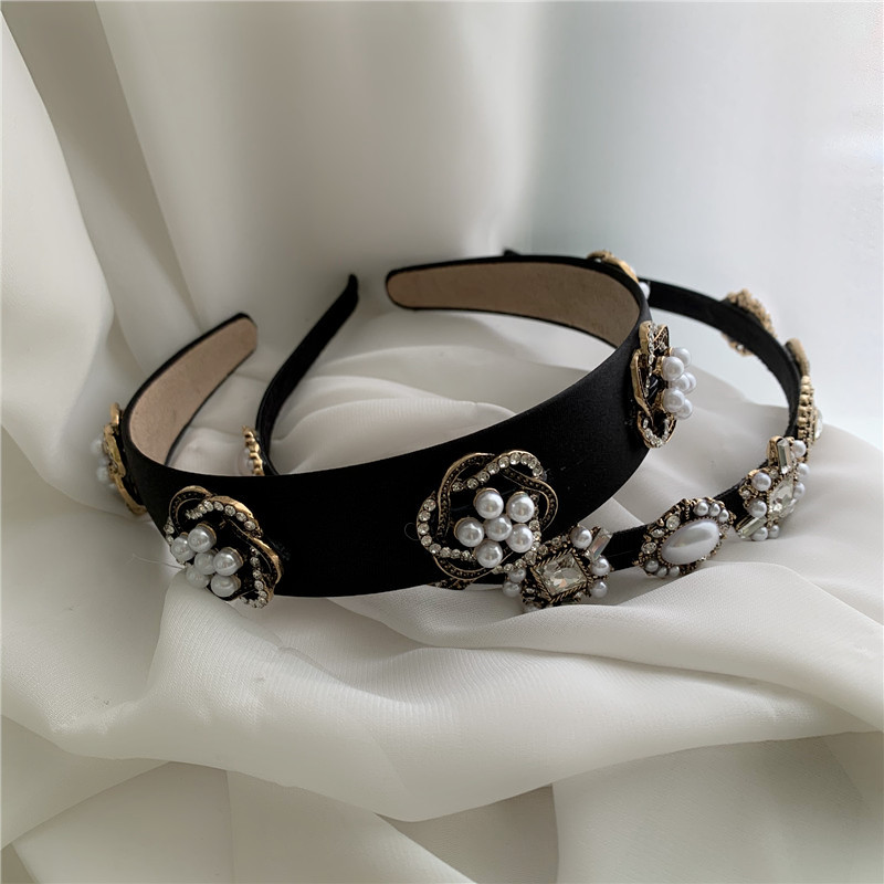 Retro Temperament Wide-sided Wild Outing Cloth Pearl Diamond Flower Headband display picture 1