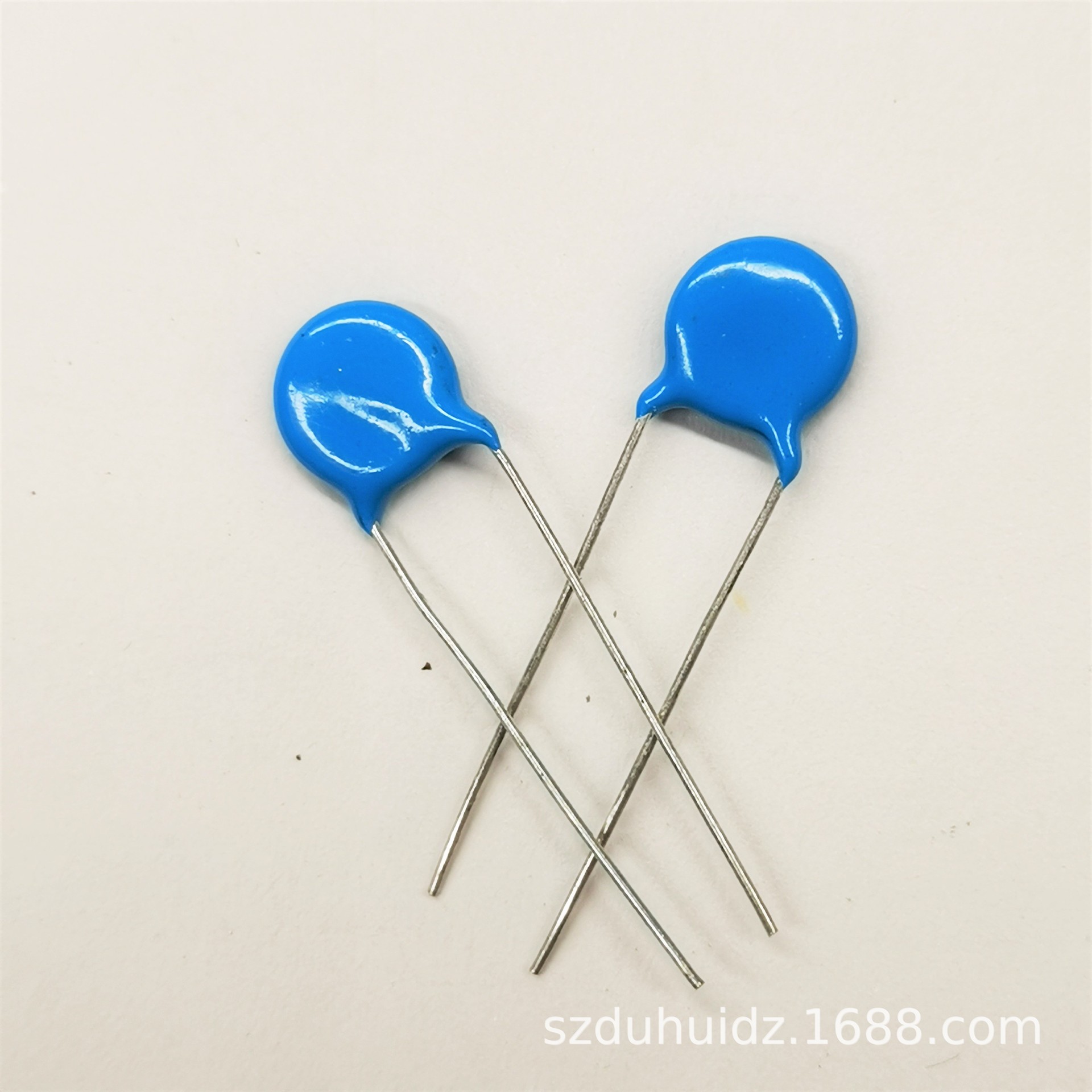 高压陶瓷电容 2KV332 3.3NF脚距P5mm